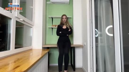 Соска в обтягивающем наряде не против чпокнуться #1