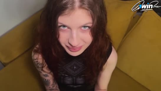 Чувак усердно прет сводную сестру на диване #2