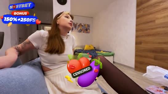 Подруга одела чулочки и сама лезет к челу в штаны #1